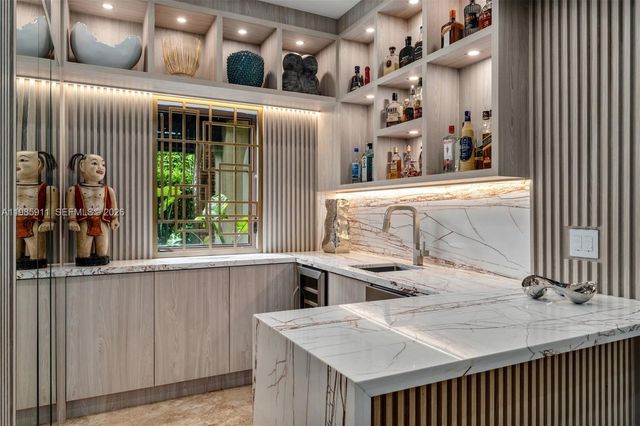 6201 SW 96th St, Pinecrest, FL 33156