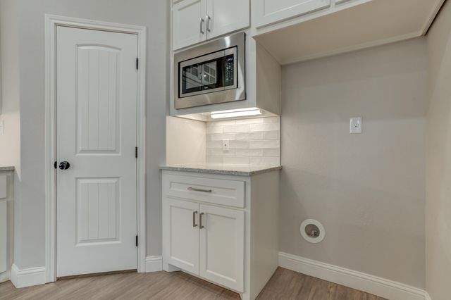 204 Joliet Avenue, Levelland, TX 79336