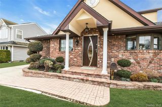 21 Terrell Lane, Hicksville, NY 11801