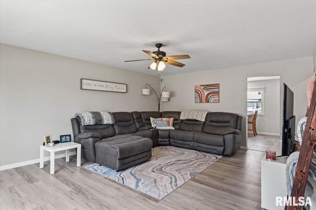 108 Glen Aire Drive, Springfield, IL 62703