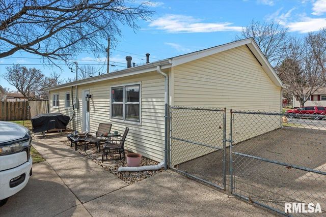 108 Glen Aire Drive, Springfield, IL 62703