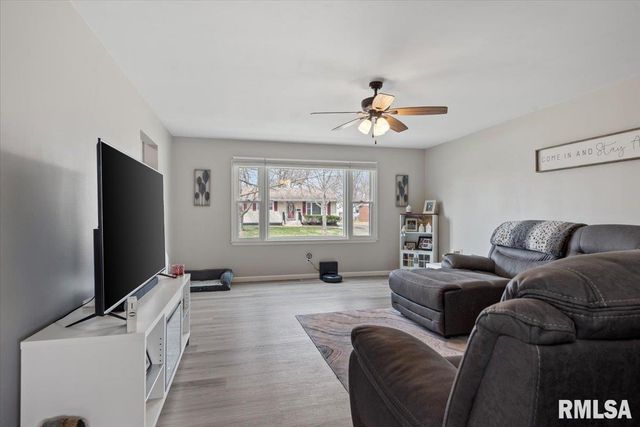 108 Glen Aire Drive, Springfield, IL 62703