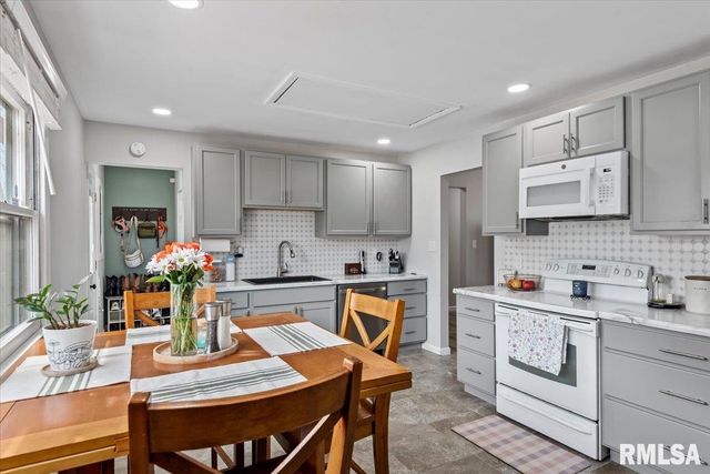 108 Glen Aire Drive, Springfield, IL 62703