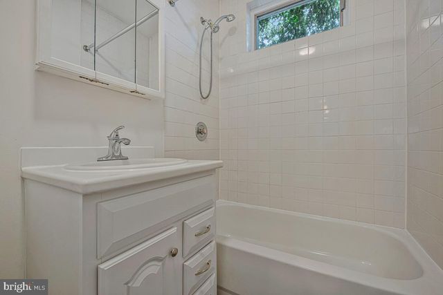 1233 4TH ST NW, Washington, DC 20001
