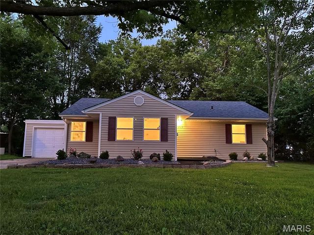 608 Devonshire Drive, Belleville, IL 62226