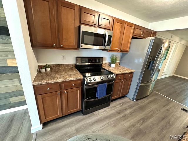 608 Devonshire Drive, Belleville, IL 62226