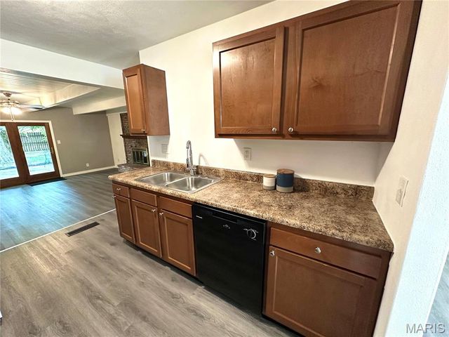 608 Devonshire Drive, Belleville, IL 62226