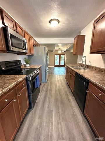 608 Devonshire Drive, Belleville, IL 62226