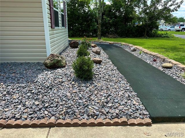 608 Devonshire Drive, Belleville, IL 62226