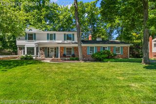 5748 Cherry Crest Drive, West Bloomfield Charter Township, MI 48322