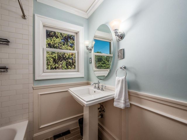 2424 Sherwood Road, Bexley, OH 43209