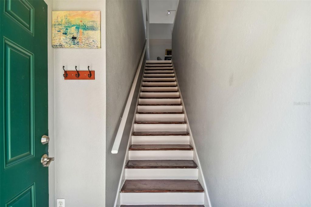 Image 2 of property listing at 10462 WHITE LAKE COURT, Tampa, FL 33626