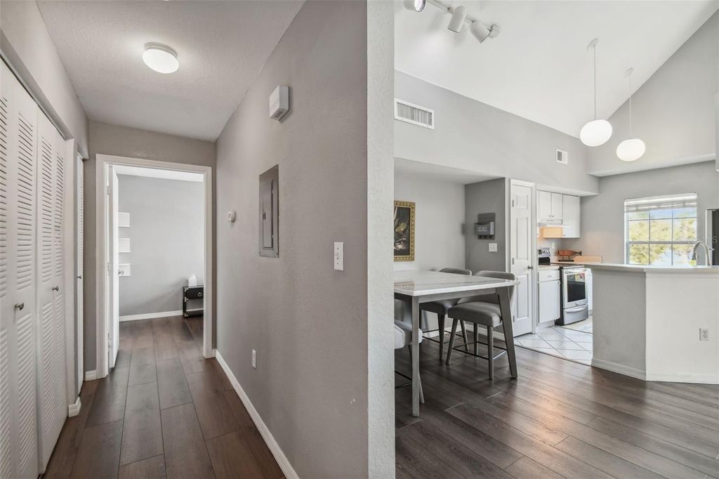 Image 20 of property listing at 10462 WHITE LAKE COURT, Tampa, FL 33626