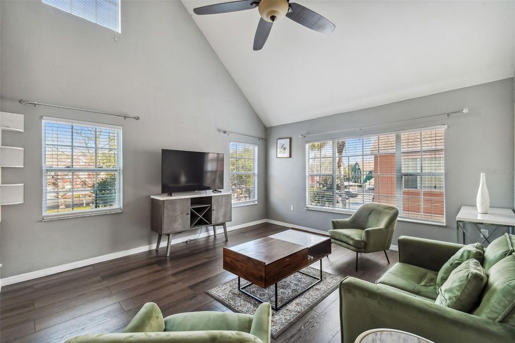 Image 7 of property listing at 10462 WHITE LAKE COURT, Tampa, FL 33626