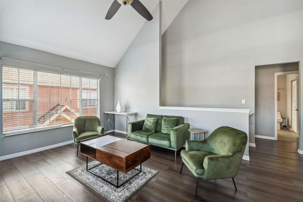 Image 8 of property listing at 10462 WHITE LAKE COURT, Tampa, FL 33626