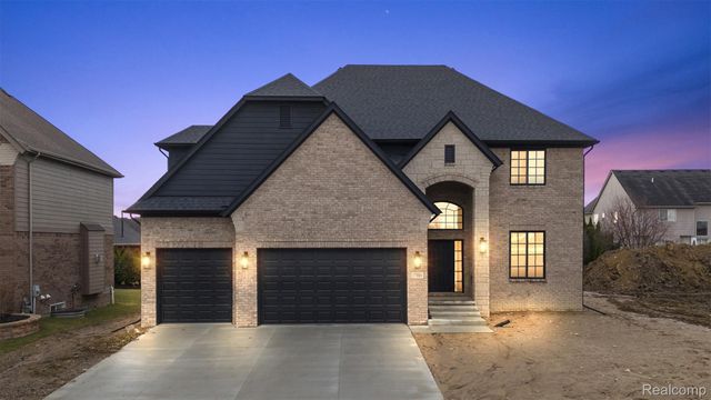 17000 Pienza Drive, Macomb Township, MI 48042