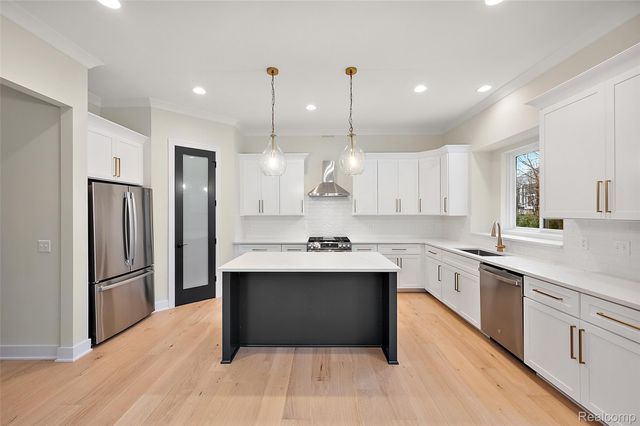 17000 Pienza Drive, Macomb Township, MI 48042