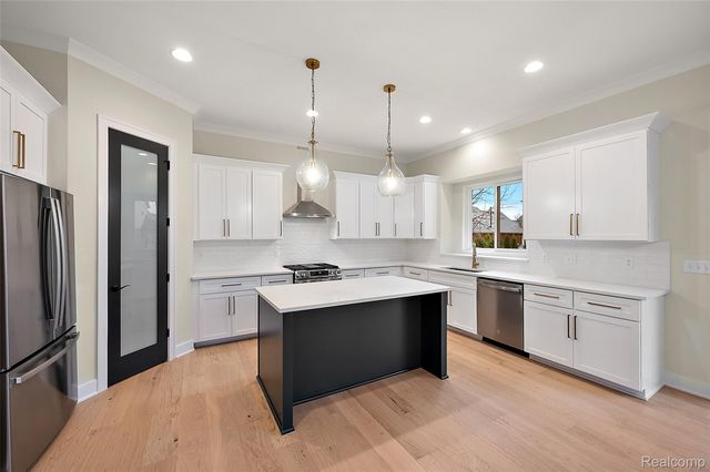 17000 Pienza Drive, Macomb Township, MI 48042