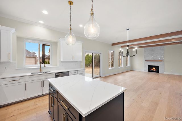 17000 Pienza Drive, Macomb Township, MI 48042