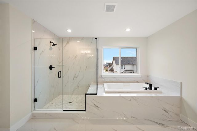 17000 Pienza Drive, Macomb Township, MI 48042