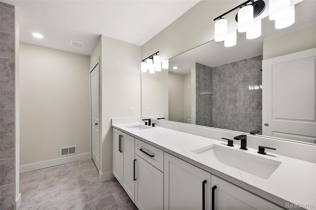 17000 Pienza Drive, Macomb Township, MI 48042