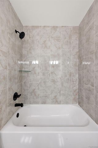 17000 Pienza Drive, Macomb Township, MI 48042