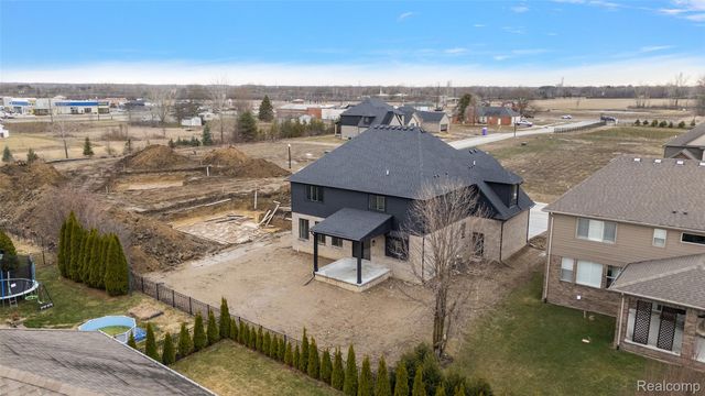 17000 Pienza Drive, Macomb Township, MI 48042