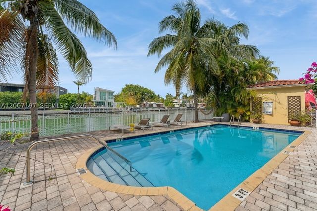 4812 Pine Tree Dr 206, Miami Beach, FL 33140
