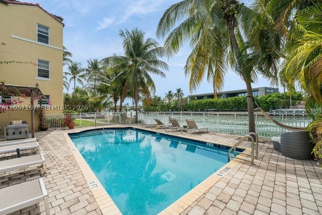 4812 Pine Tree Dr 206, Miami Beach, FL 33140