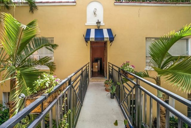 4812 Pine Tree Dr 206, Miami Beach, FL 33140
