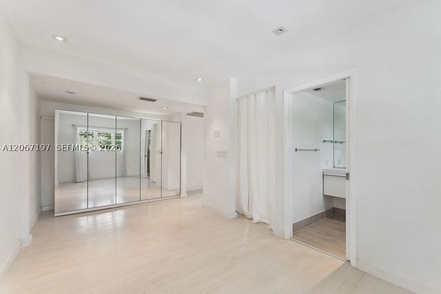 4812 Pine Tree Dr 206, Miami Beach, FL 33140