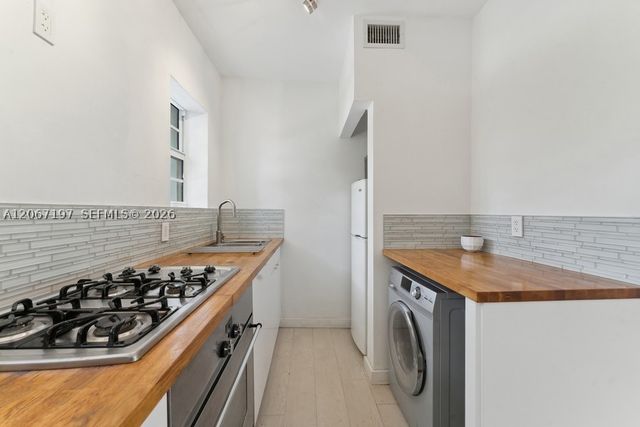 4812 Pine Tree Dr 206, Miami Beach, FL 33140
