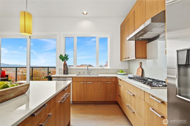 3037 NE Harrison Drive, Issaquah, WA 98029