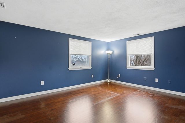 31 Milner St, Waltham, MA 02451