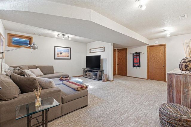 11057 RED FOX Ridge, Council Bluffs, IA 51503
