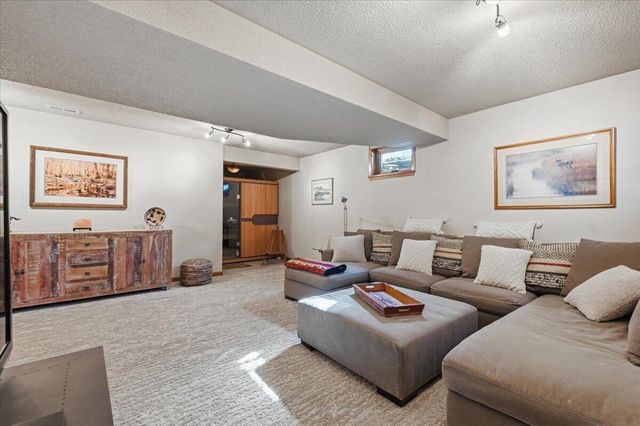 11057 RED FOX Ridge, Council Bluffs, IA 51503