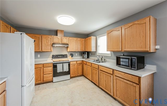 1595 Tallent Town Rd, Warsaw, VA 22572