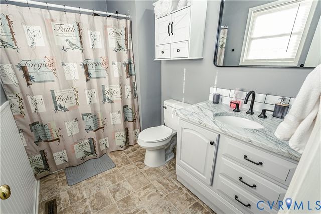 1595 Tallent Town Rd, Warsaw, VA 22572
