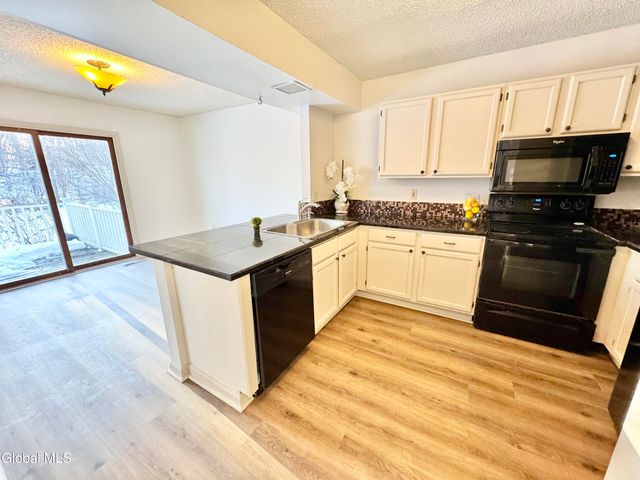 7 Brigantine Drive, Waterford, NY 12188