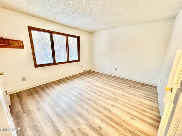 7 Brigantine Drive, Waterford, NY 12188