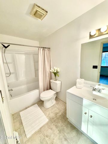 7 Brigantine Drive, Waterford, NY 12188