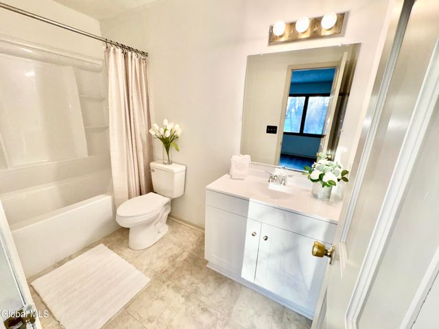 7 Brigantine Drive, Waterford, NY 12188