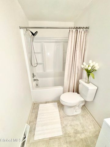 7 Brigantine Drive, Waterford, NY 12188