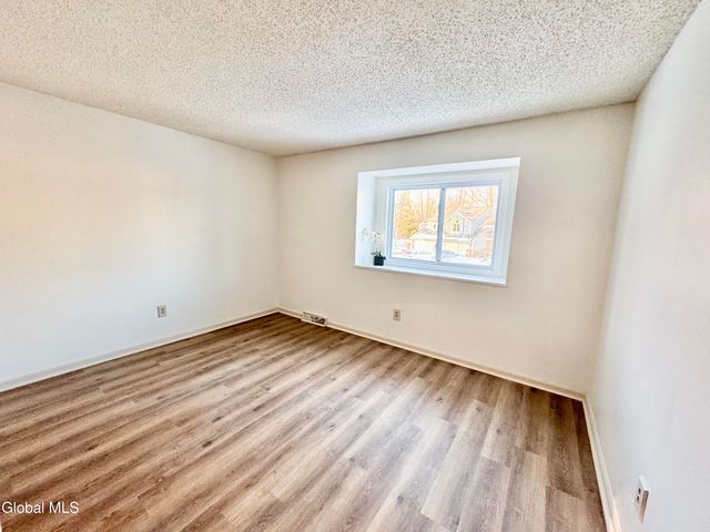 7 Brigantine Drive, Waterford, NY 12188