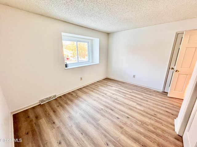 7 Brigantine Drive, Waterford, NY 12188