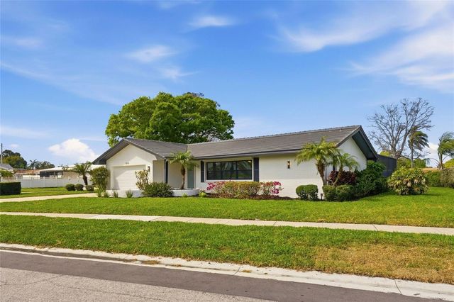 13779 PINECREST DRIVE, Largo, FL 33774