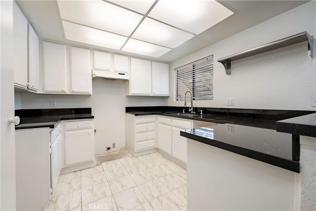 16581 Grunion 107, Huntington Beach, CA 92649