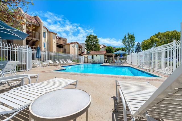 16581 Grunion 107, Huntington Beach, CA 92649