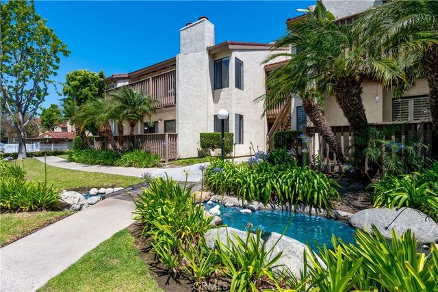 16581 Grunion 107, Huntington Beach, CA 92649