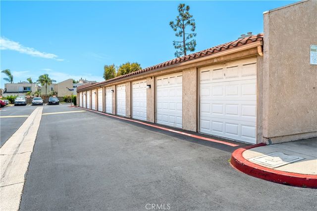 16581 Grunion 107, Huntington Beach, CA 92649